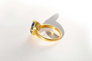 Antique Violet Color-Change Untreated Sapphire Khan Ring. - S. Kind & Co