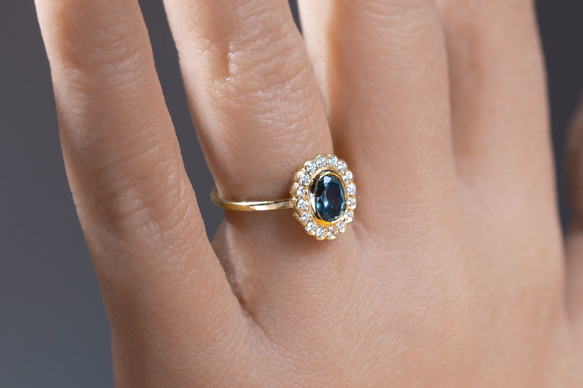 Glimmering Montana Sapphire Diamond Frame Ring - S. Kind & Co