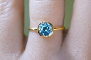 Sparkling Round Montana Untreated Sapphire Bezel Ring - S. Kind & Co